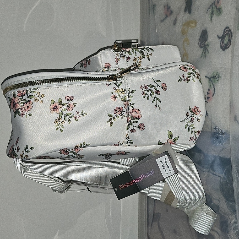 🎉HPx2🎉 Floral White Backpack - Picture 4 of 6
